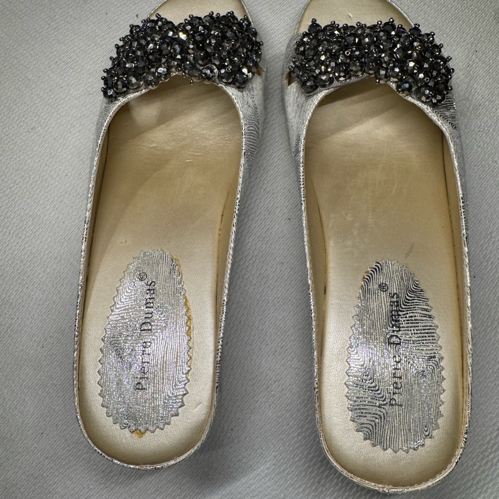 Elegant Women's Embellished Slip-On Shoe Pierre Dumas size 11m